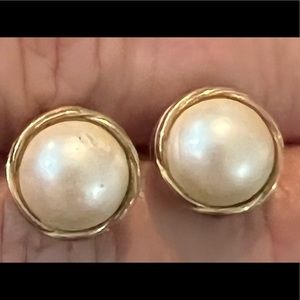 Simulated Pearl earrings with golden edge. Pierced.